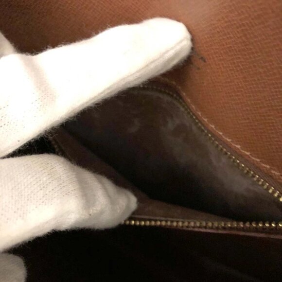 Louis Vuitton - Picture 11 of 12